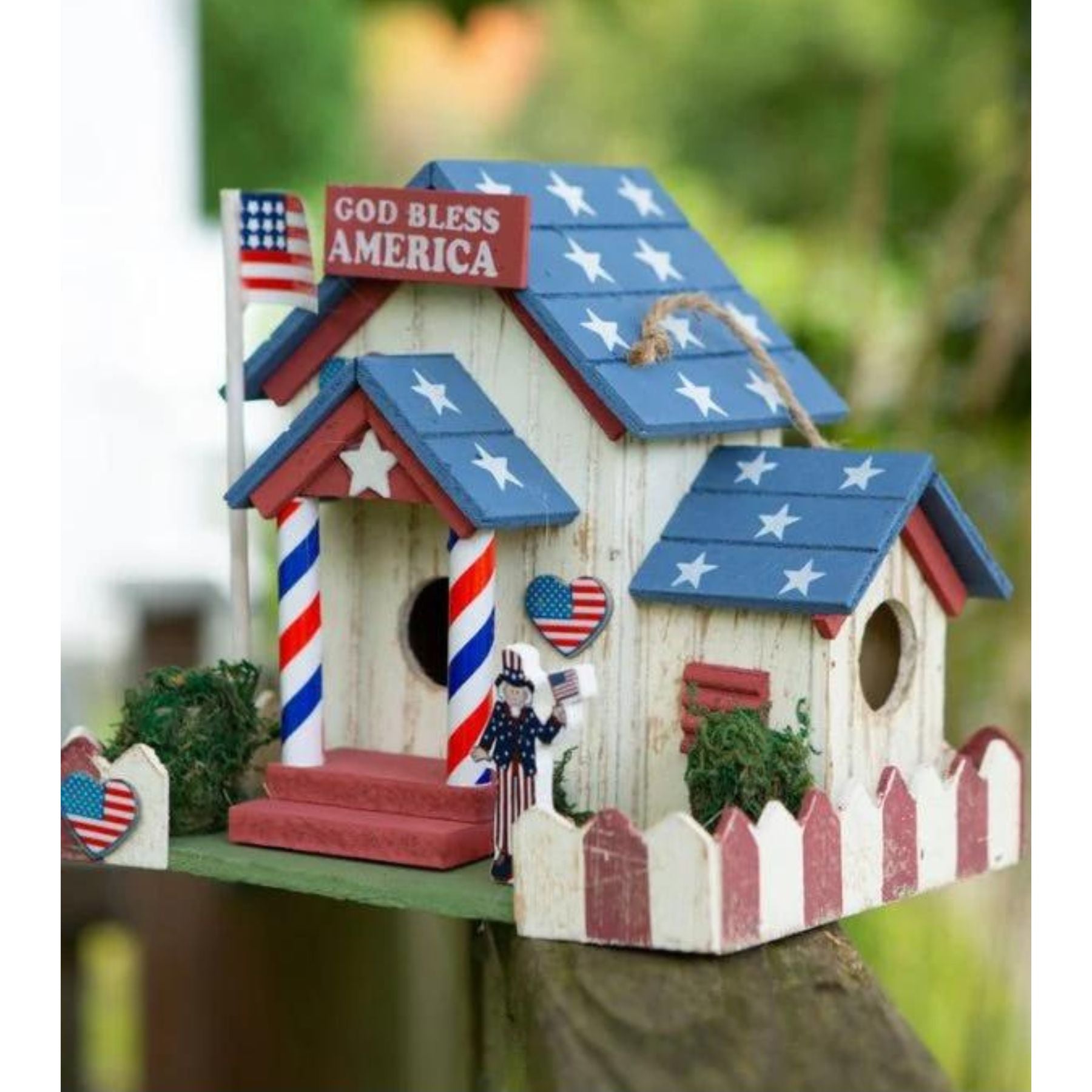 Patriotic Birdhouse - Saunni Bee - Birdhouse