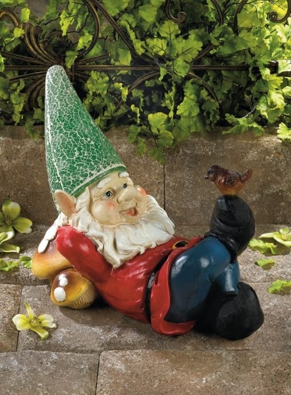 Lazy Gnome Solar Statue - Saunni Bee - Sculptures & Statues
